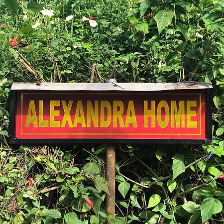 Alexandra Home For Foreign Tourists Only Gampola Exterior photo